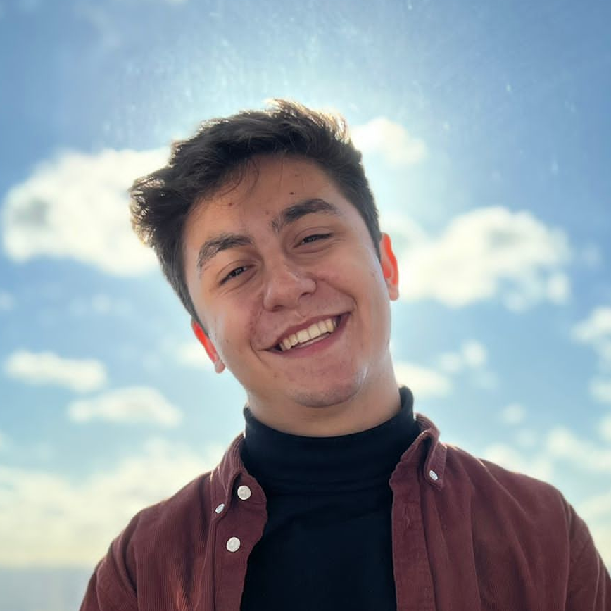 Headshot photo of Jovanni.